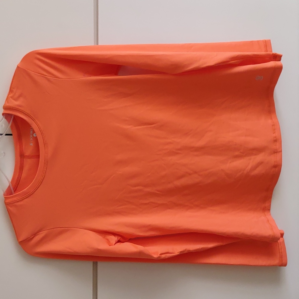 B Sofibella Active Top. In Medium. - image 1